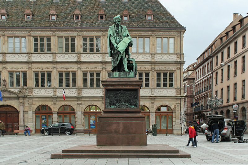 Памятник Иоганну Гутенбергу в Страсбурге