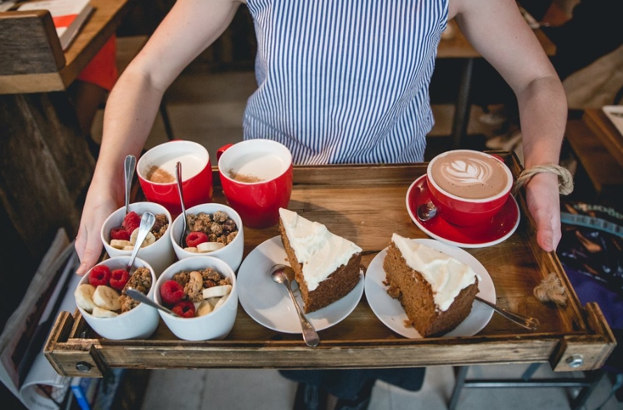 Десерты и кофе из Matamata Coffee Bar Морковные пироги из Matamata Coffee Bar