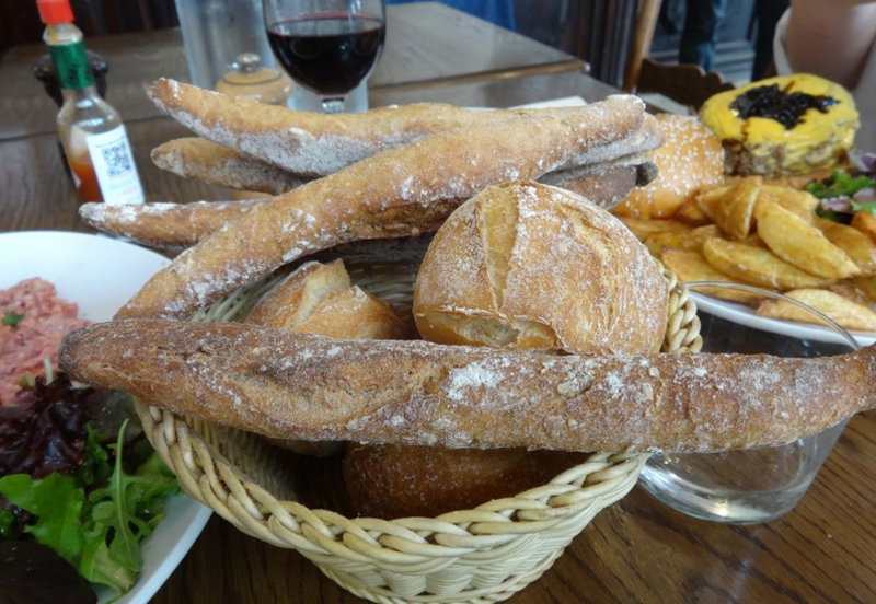 Аппетитный хлеб из Le Moulin de la Vierge