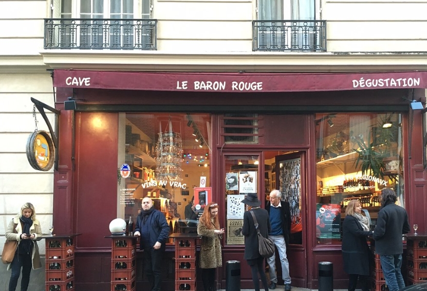 Вход в Le Baron Rouge