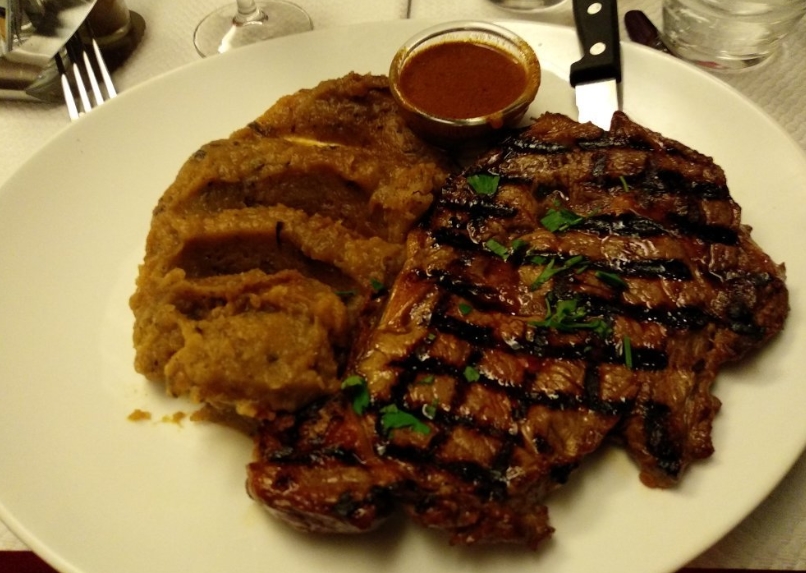 Блюдо с мясом из Le Temps des Cerises