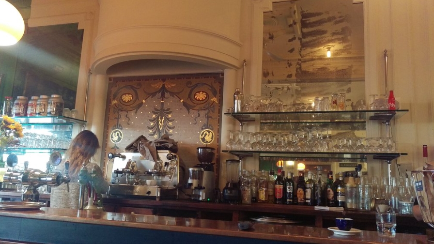 Внутри Le Comptoir Dugommier В кафе Le Comptoir Dugommier
