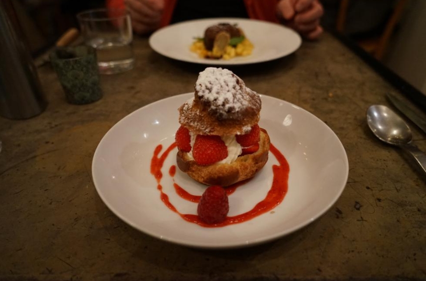 Десерт с малиной в Le Café des Epices Сладкое из Le Café des Epices