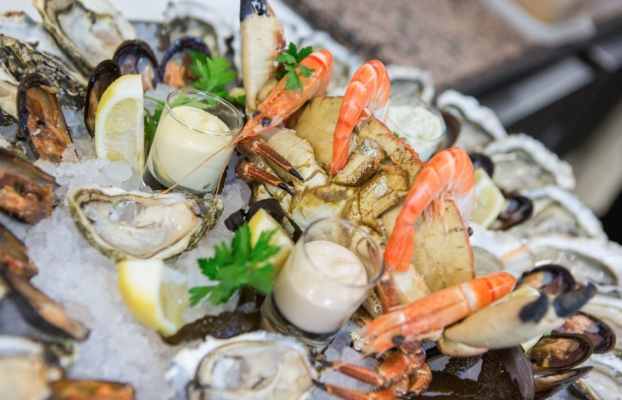Соусы и морепродукты в Le Miramar Морепродукты из Le Miramar