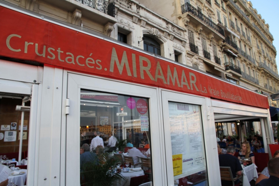 Вход в ресторан Le Miramar Вход в Le Miramar