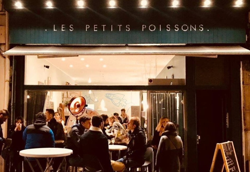 Как выглядит вход в Les Petits Poissons Вход в Les Petits Poissons