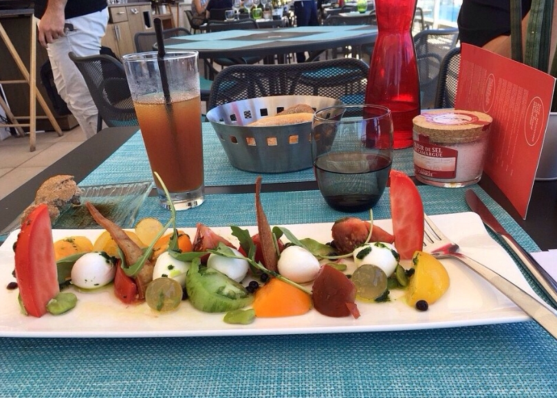 Вкусное блюдо из La Terrasse Столики в La Terrasse